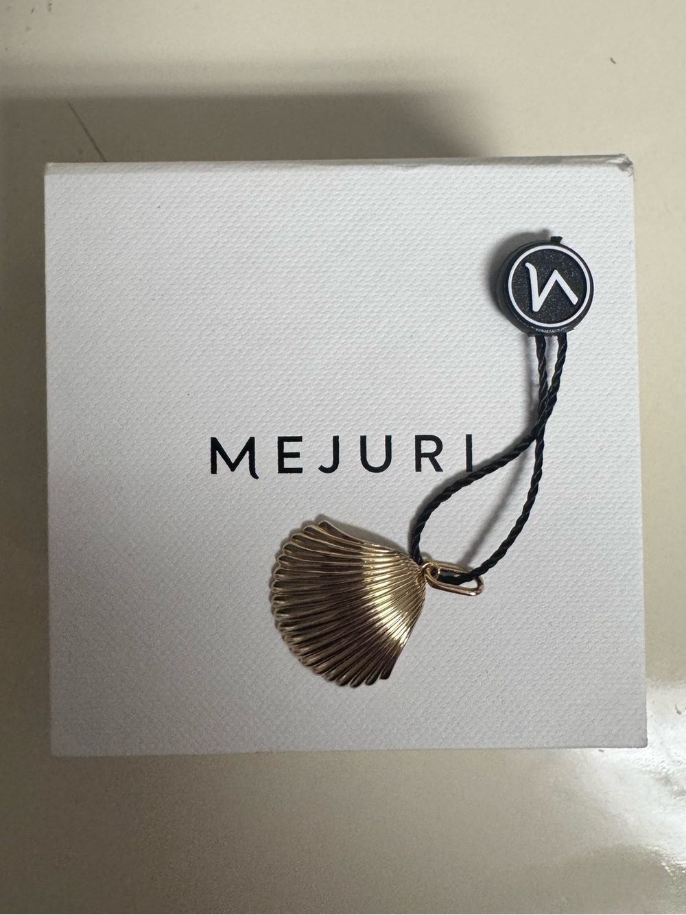 Mejuri Amelia Shell Pendant 18K Gold Vermeil